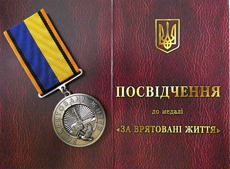 6400977